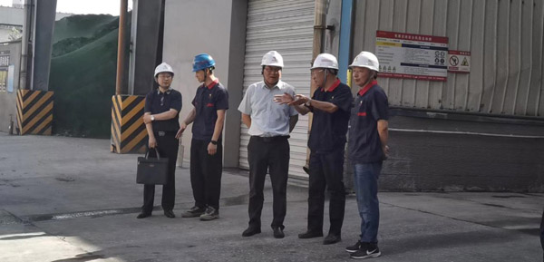 集團公司黨委委員、股份公司黨委書記、總經理蔣培進到建材公司調...