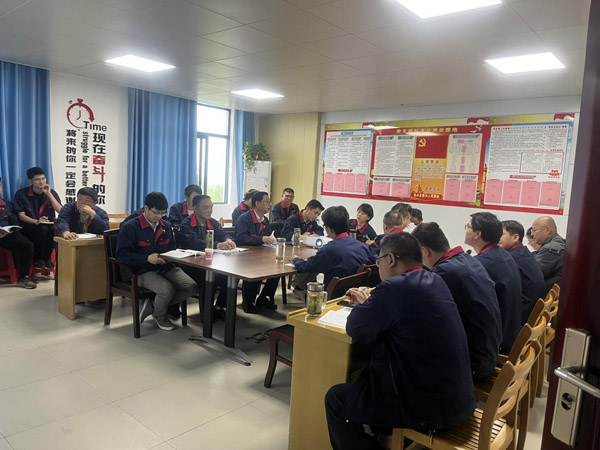 王伍升到建材研究室、建材公司調(diào)研