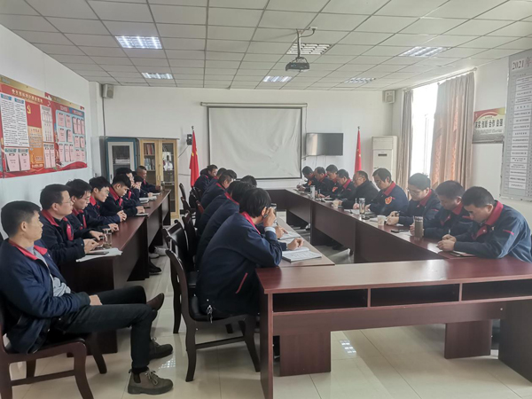 公司領(lǐng)導到安裝公司開展形勢任務(wù)教育